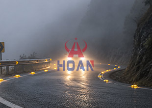 Aplicación de tachas solares y vialetas en las carreteras de Sudáfrica